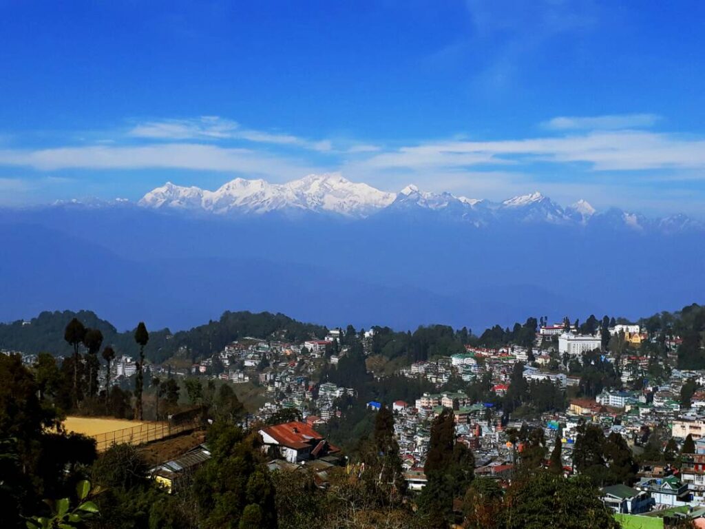 What is the best time to visit Darjeeling in 2021?